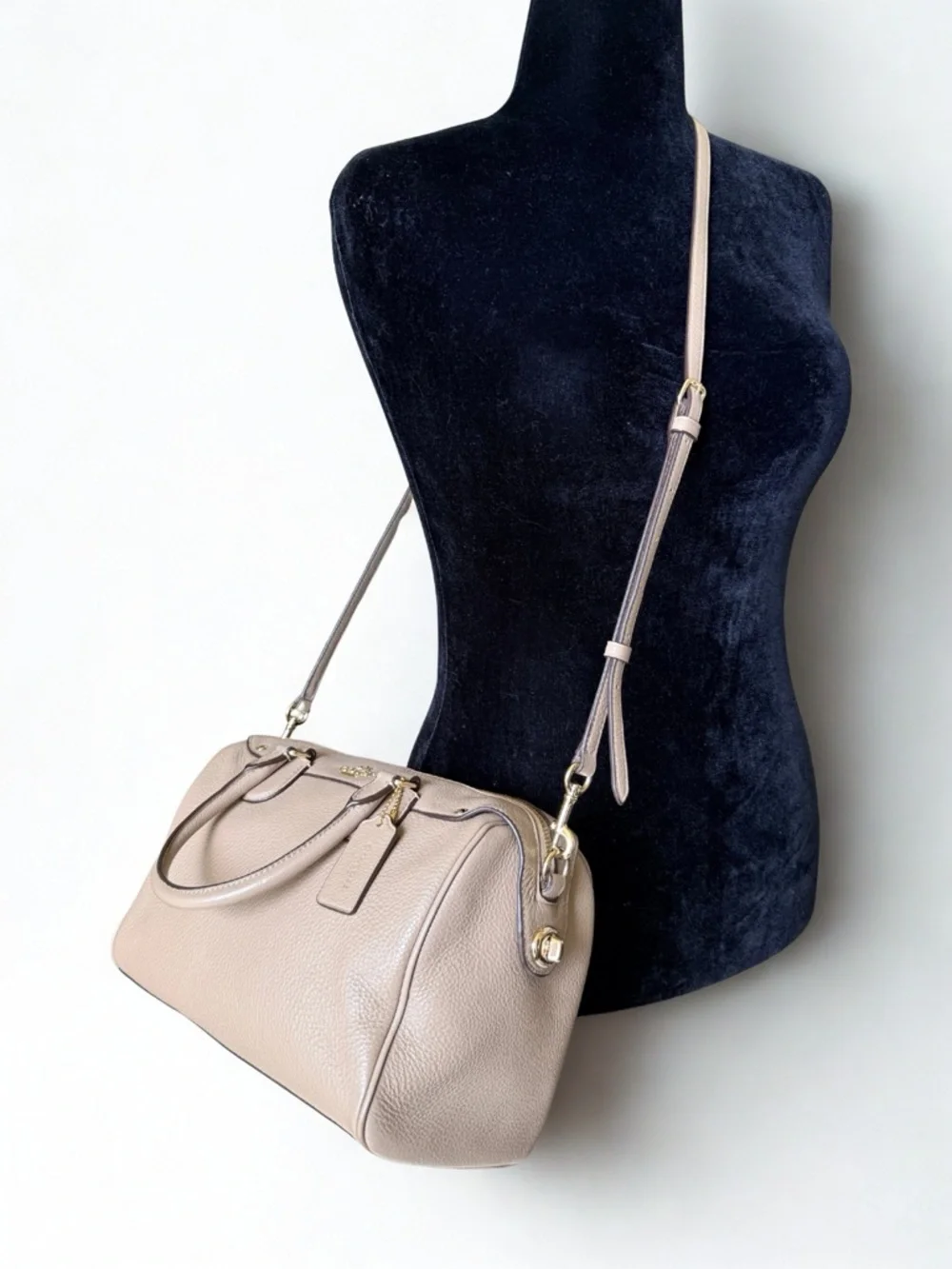 COACH Bennett Satchel in Pebble Leather Taupe F36672 - Excellent Condition - Picture 2 of 7